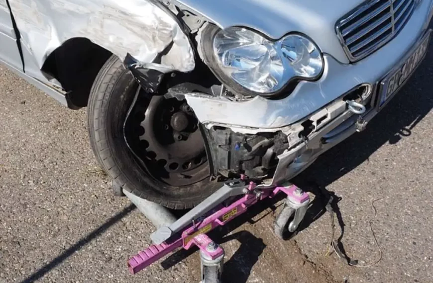 Tanklaster verliert 1000 Liter Tensid – B466 stundenlang gesperrt