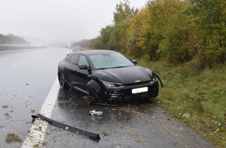 Schwerer Unfall auf der Autobahn 7 sorgt für Verkehrsbehinderungen