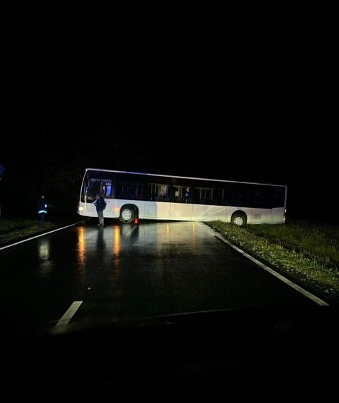 Stundenlange Vollsperrung nach misslungenem Wendemanöver auf der Landesstraße 3201