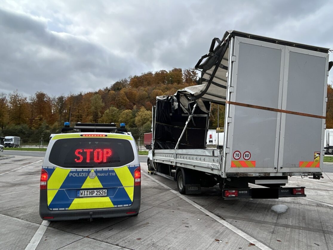 Kontrollschwerpunkt Verkehrssicherheit: Unfallbeschädigter Lkw angetroffen – Weiterfahrt untersagt