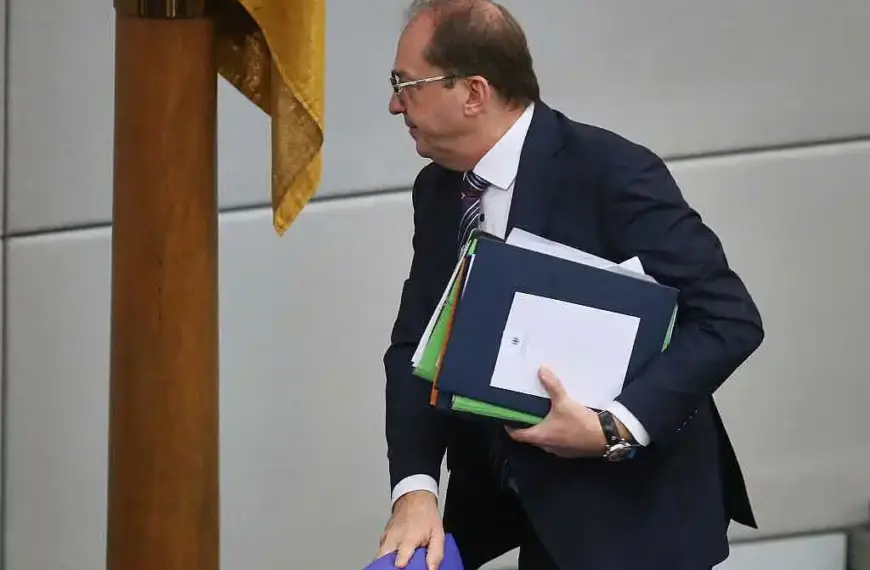 Innenminister will Cyber-Abwehrschläge im Ausland ermöglichen