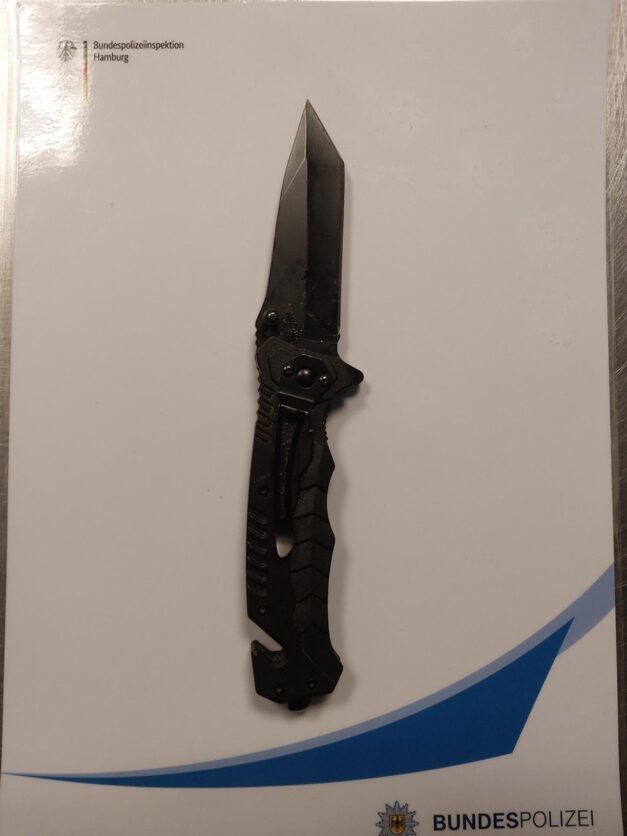 Alkoholisierter Mann kommt mit Messer zur Anzeige – Vorfall am Hamburger Bundespolizeirevier