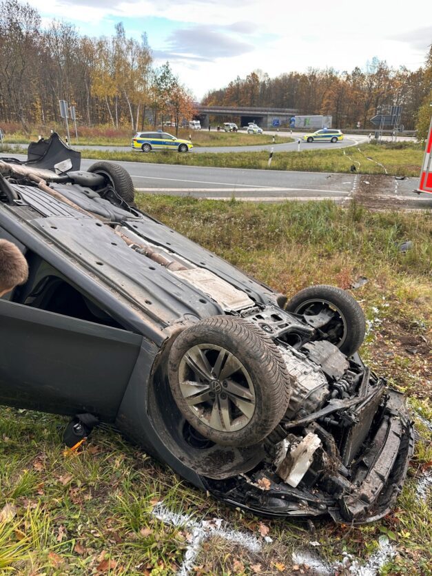Flucht vor der Polizei endet in einem Verkehrsunfall