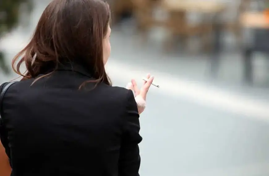 Studie: Westfernsehen hat Rauchen in der DDR angekurbelt