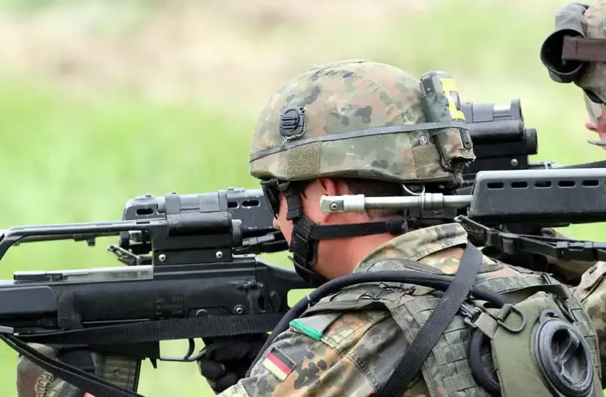 Brantner stellt sich hinter Plan für verpflichtende Musterung