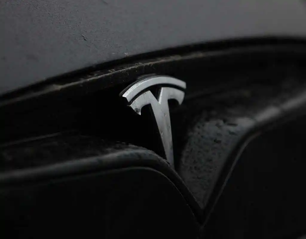 Tesla-Aktionäre stimmen für billionenschweres Paket für Musk