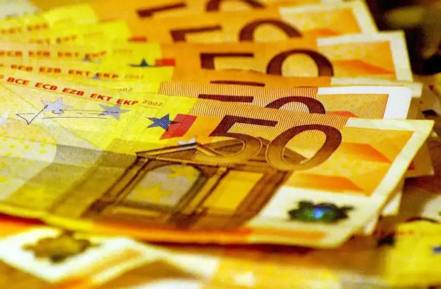 Dax-Konzerne stecken 16 Milliarden Euro in Sparprogramme