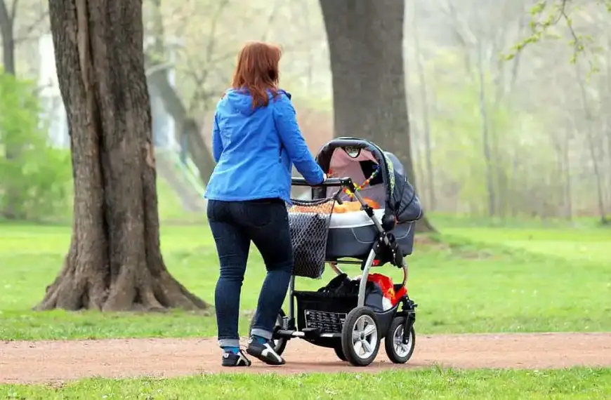 Umfrage: Frauen mit kleinen Kindern fühlen sich ökonomisch abhängig
