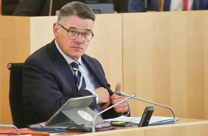 Rhein fordert Distanzierung von Gewalt in Gießen