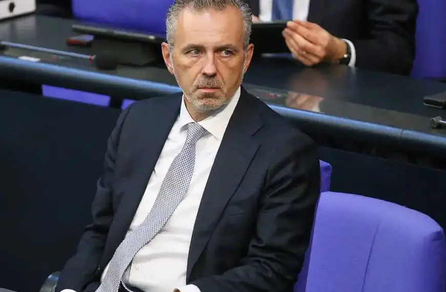 Regierung drängt Industrie zu Investitionen in KI in Deutschland