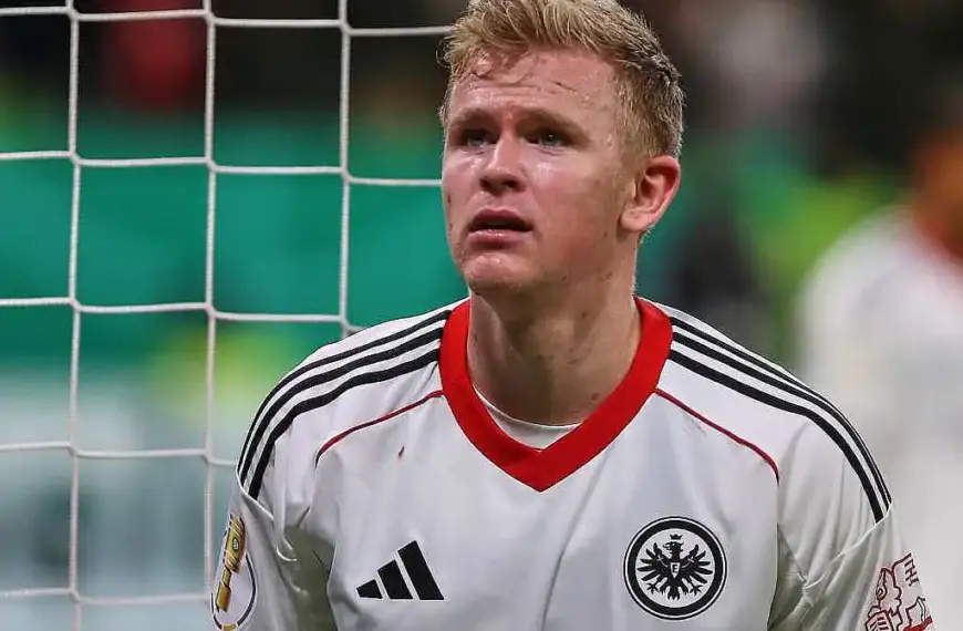 Bundesliga: Eintracht trotzt Kölner Blitzstart und Schlussoffensive