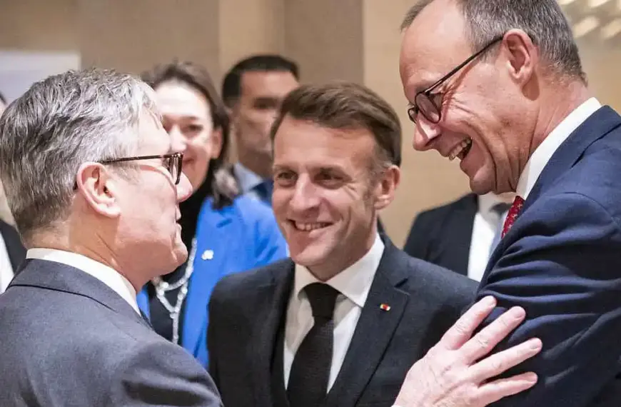 Merz plaudert mit Starmer und Macron beim Abendessen