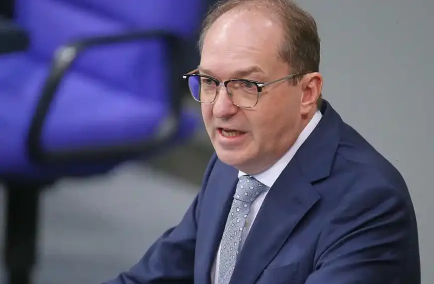 Dobrindt erwartet Hinwendung der AfD-Jugend zum Extremismus