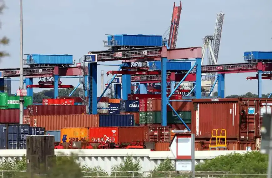 Umfrage: Unsicherheit in Handelspolitik hemmt Investitionen