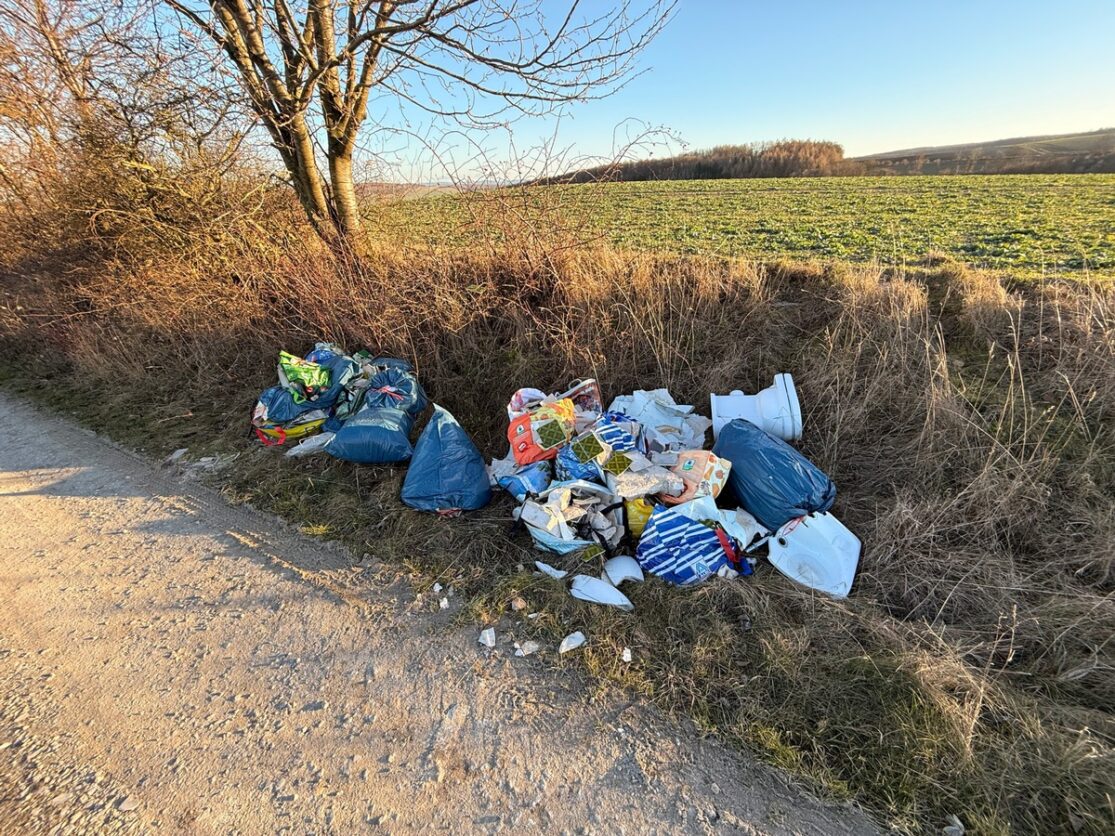 Illegale Müllentsorgung bei Sibbesse-Adenstedt – Polizei bittet um Hinweise