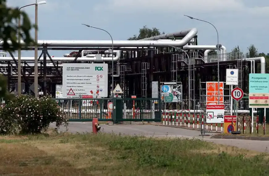 Regierung verlängert Beschäftigungssicherung für PCK-Raffinerie