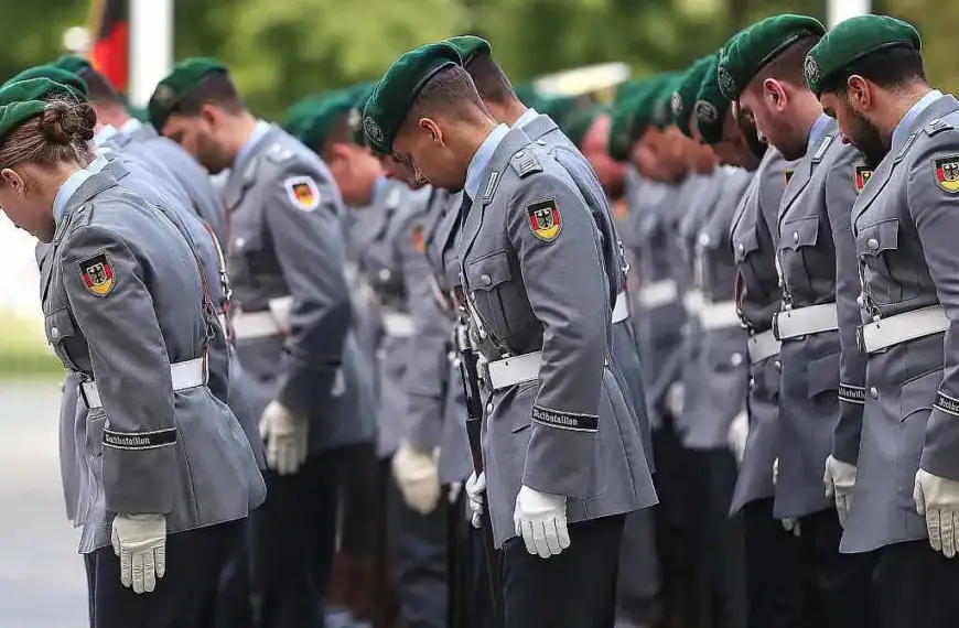 Linke begrüßt Schulstreik gegen Wehrpflicht