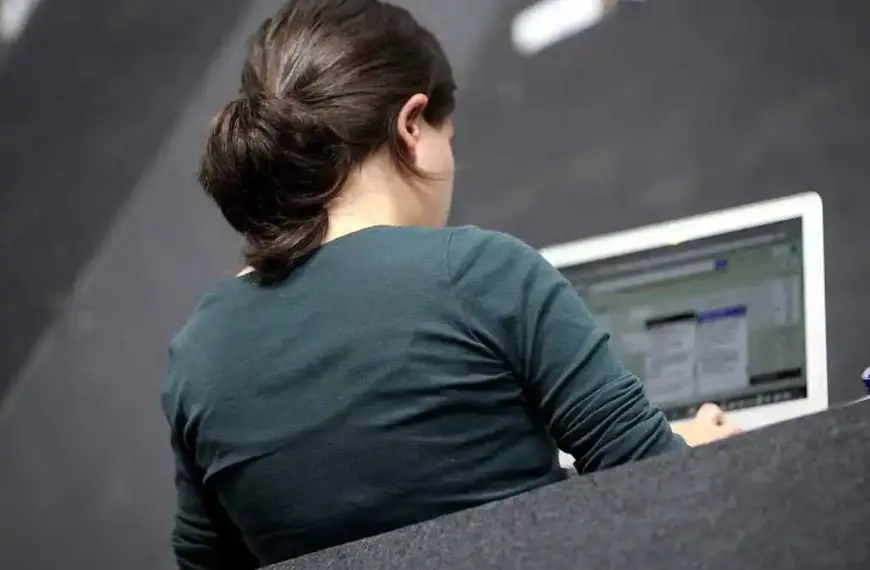 EU-Kommissarin kündigt harten Kurs gegenüber Tech-Konzernen an