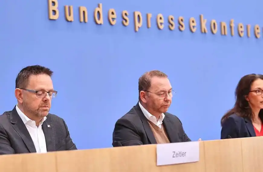 DGB-Umfrage vorgestellt: Mehrheit für Erhalt des Acht-Stunden-Tags