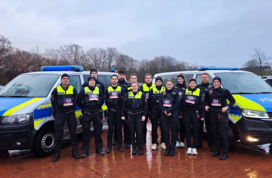 Polizei ins Jahr 2026: Silvesterlauf mit Teamgeist und sportlichem Einsatz