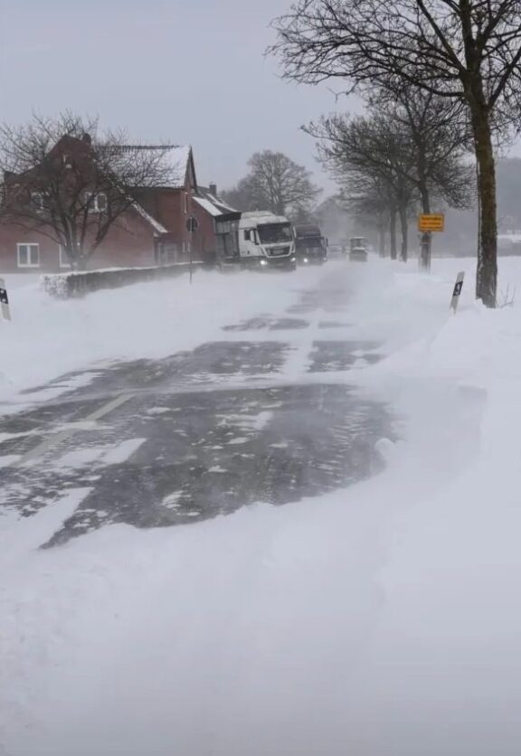 Landkreis Rotenburg (Wümme): Bilanz nach Unwetterwarnung – Blitzeis verursacht Unfälle auf der Autobahn 1