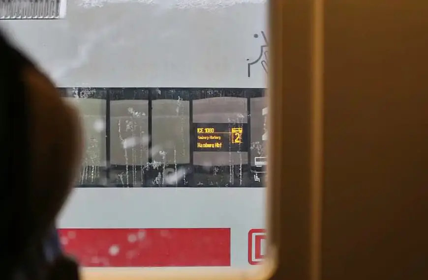 Bahnverkehr wegen Wintereinbruch heftig gestört