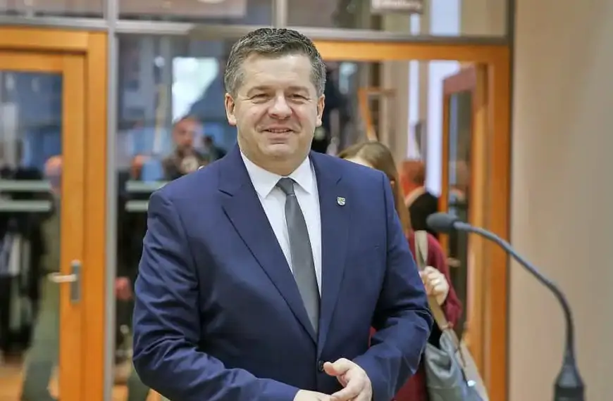 Landtag wählt Schulze zum neuen Regierungschef in Sachsen-Anhalt