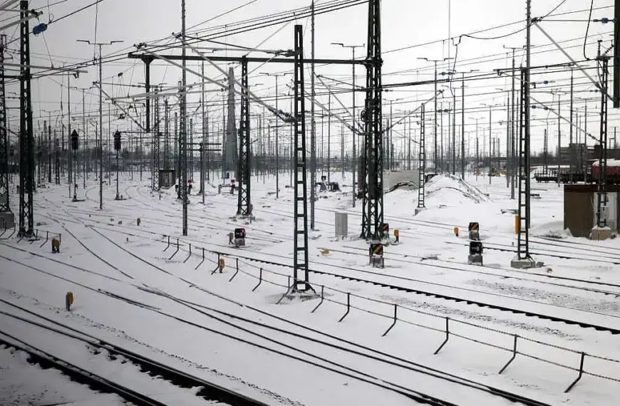 Schnieder: Bahn wird Umgang mit Wintereinbruch analysieren