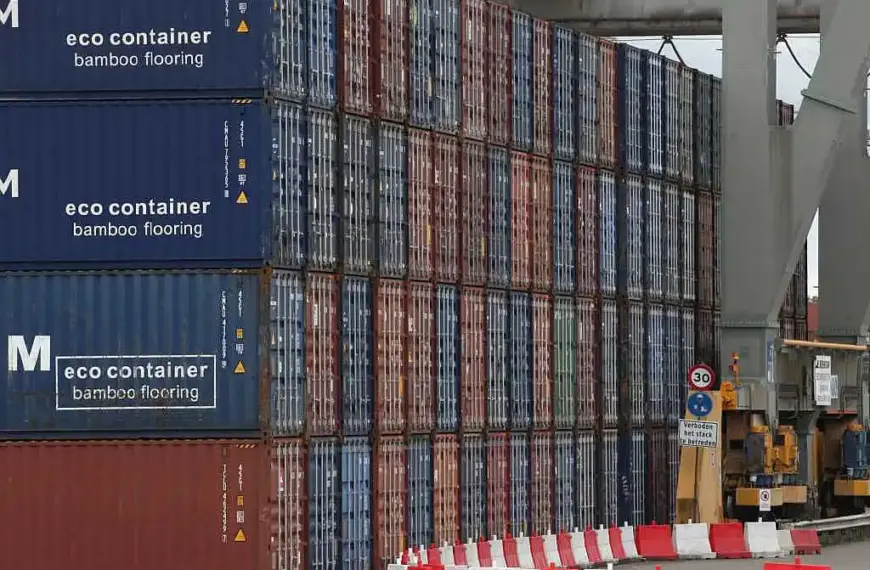 Importpreise im Dezember deutlich niedriger