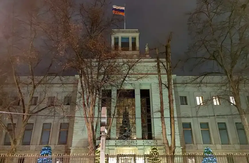 Spionagevorwürfe: Russischer Botschaftsmitarbeiter ausgewiesen