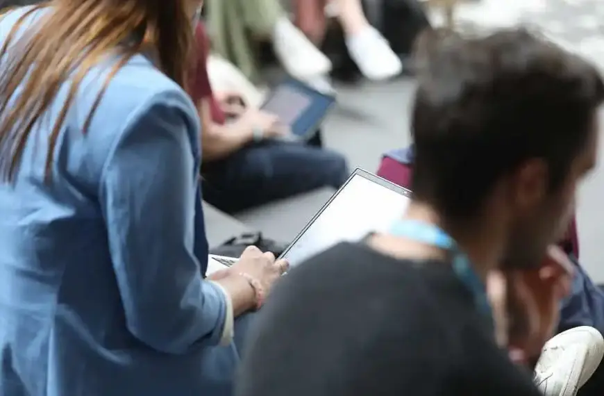 Berufseinsteiger suchen immer länger nach erster Stelle