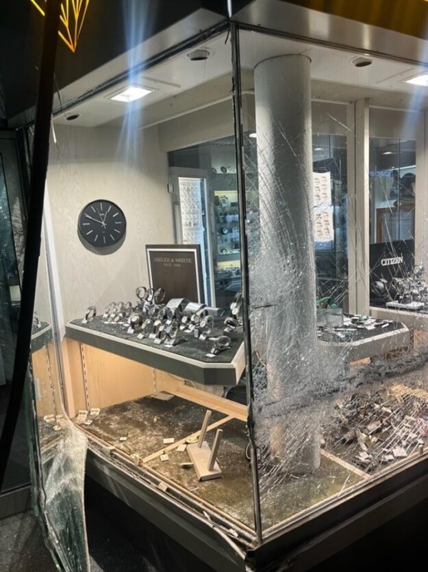 POL-MK: Einbruch in Juweliergeschäft