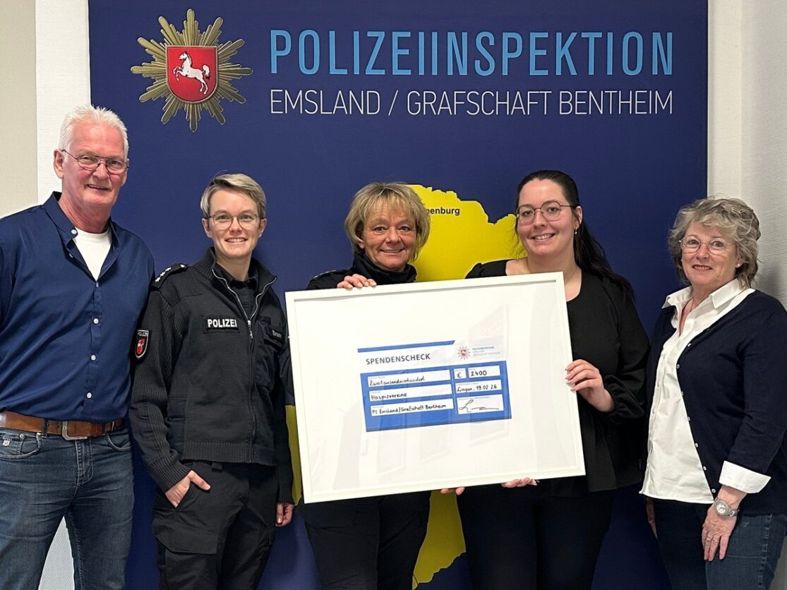 Lingen: Spendenübergabe in der Polizeiinspektion Emsland/Grafschaft Bentheim für Papenburger Hospizarbeit