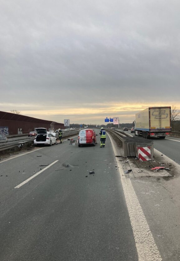 POL-BI: Unfall im Feierabendverkehr mit Verletzten