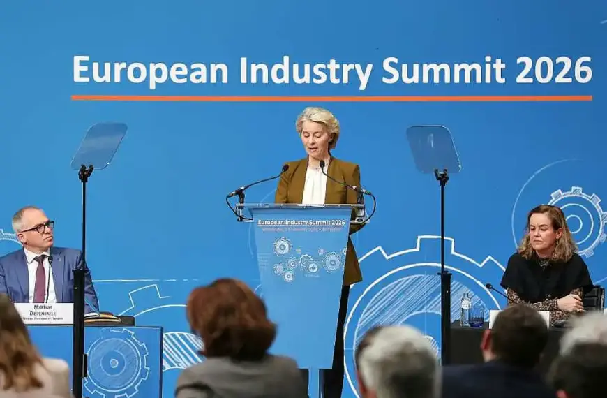 Von der Leyen will schnellere Genehmigungsverfahren für Industrie