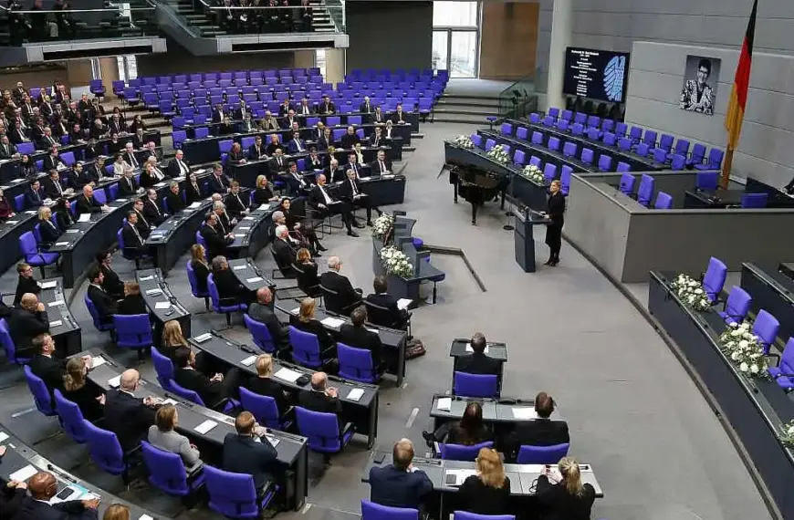 Großteil der AfD-Fraktion boykottiert Trauerfeier für Rita Süssmuth