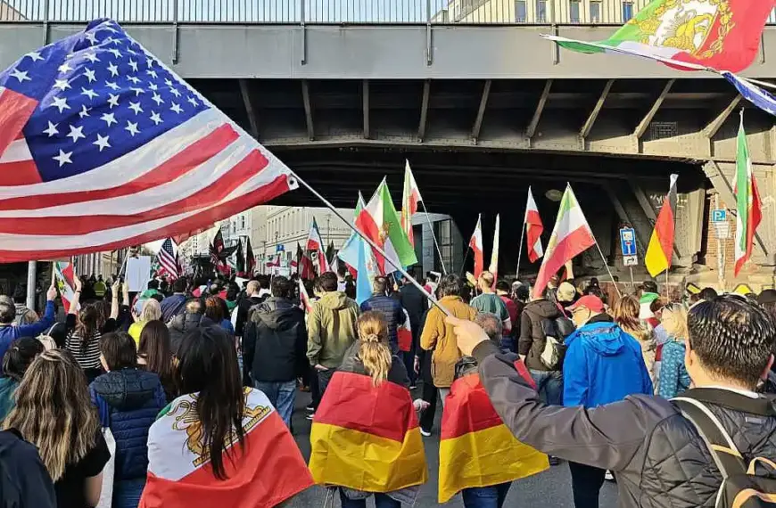 Tausende begrüßen bei Demo in Berlin Angriff auf den Iran