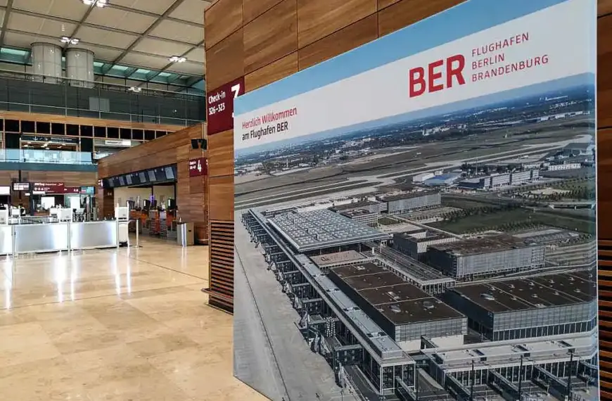 Glatteiswarnungen in Ostdeutschland – keine Starts am Flughafen BER