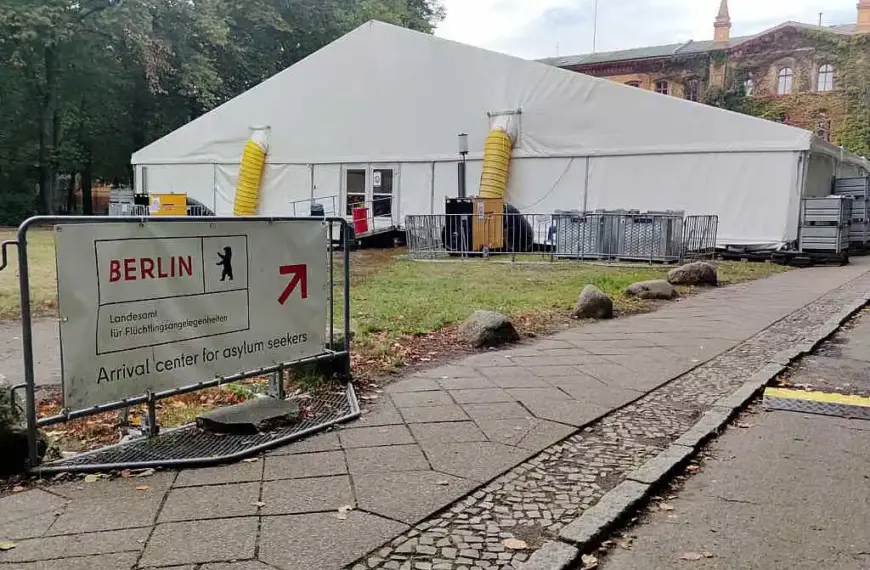 Dobrindt will Arbeitsverbot für Asylbewerber kippen