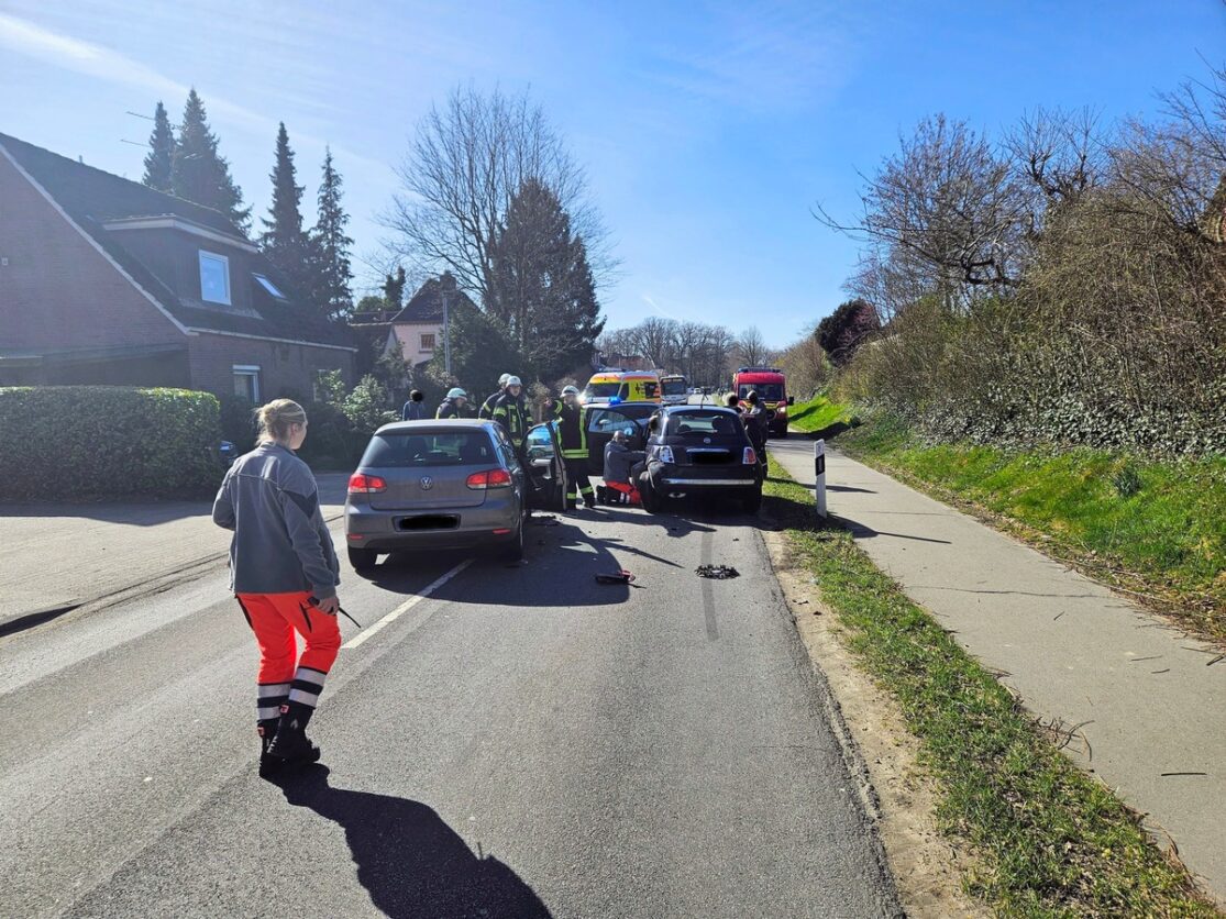Deinste: Zwei Leichtverletzte bei Auffahrunfall
