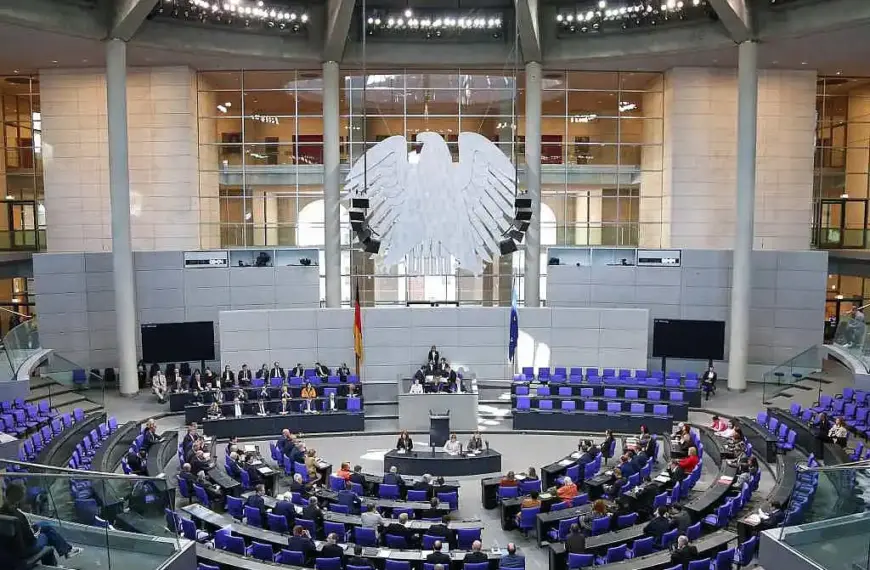 Bundestag stimmt für Aufnahme des Wolfs ins Jagdrecht