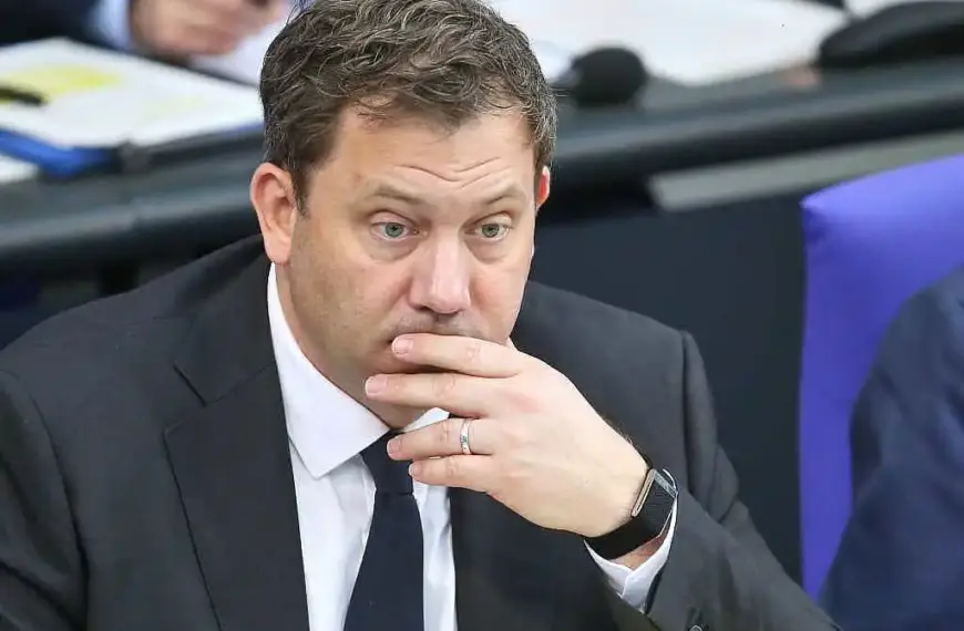 Finanzminister Klingbeil lässt Erhöhung der Mehrwertsteuer offen