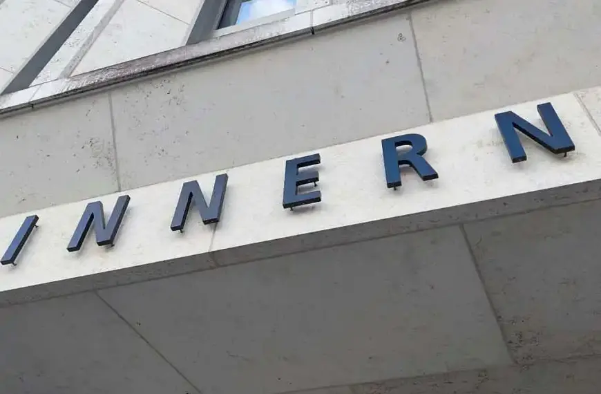 Ministerium: Ermittler erhielten Hunderte Hinweise zu Strom-Anschlag