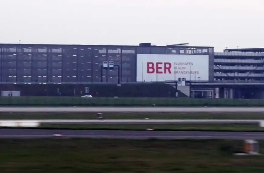 Warnstreik: Flughafen BER stellt am Mittwoch Flugverkehr ein