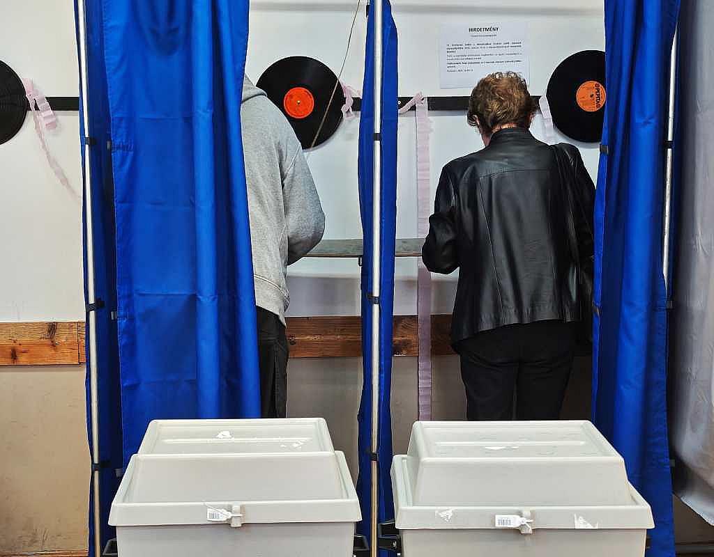 Ungarn-Wahl: Opposition Tisza laut Umfragen vor Orbáns Fidesz – Rekord-Wahlbeteiligung erwartet