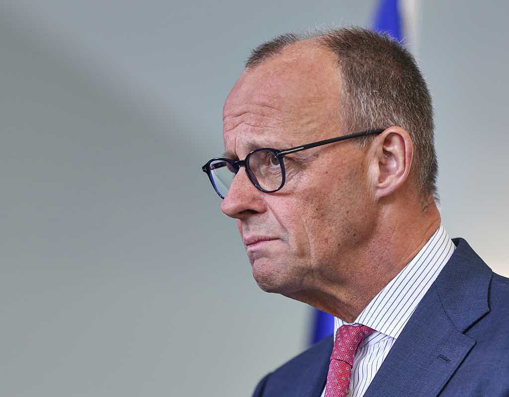 Merz betont Investitionen in Bundeswehr und signalisiert Versöhnungsbereitschaft gegenüber Trump