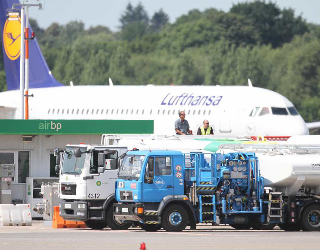 Finanzminister Klingbeil warnt vor Kerosinmangel – Kritik an Kabinettskollegin Reiche