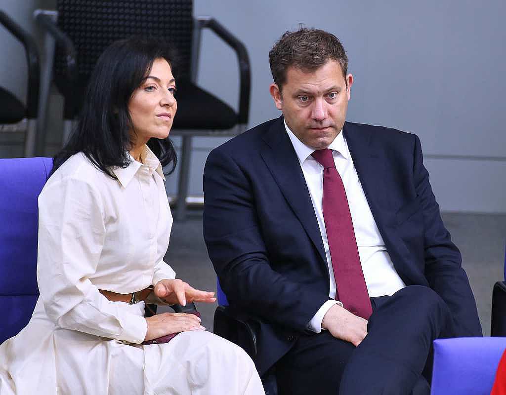 Finanzminister Klingbeil blockiert mehrere Energiegesetze von Wirtschaftsministerin Reiche