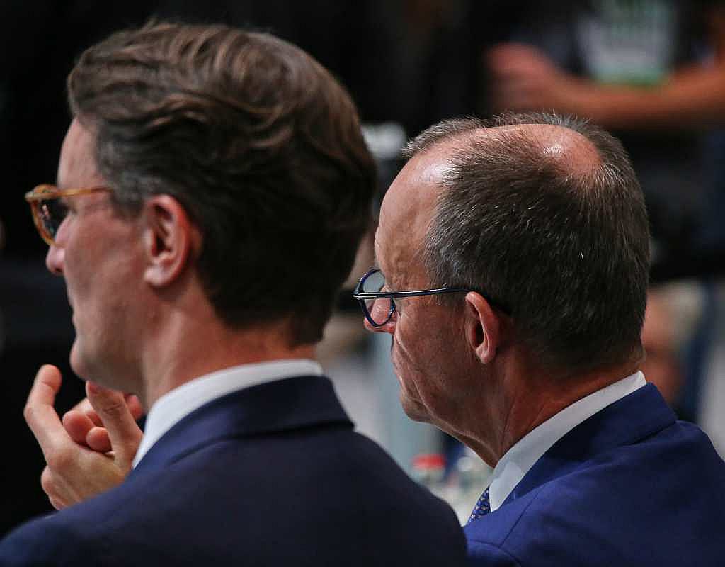 Regierungssprecher weist Spekulationen über Kanzlertausch zwischen Merz und Wüst zurück