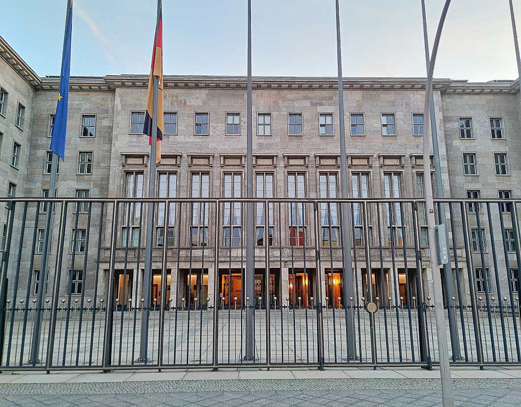 Steuereinnahmen trotz Iran-Krieg und schwacher Wirtschaft weitgehend stabil